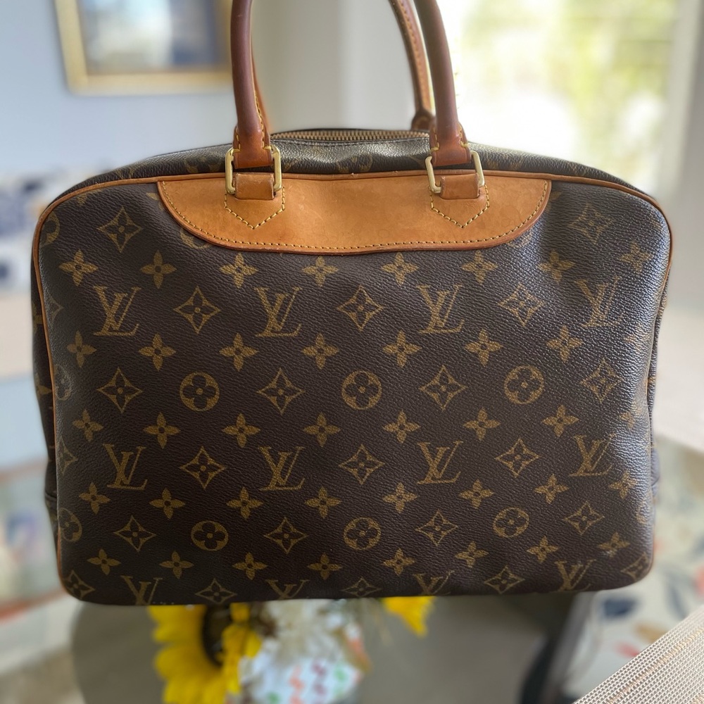 Gorgeous Louis Vuitton Deauville Bag - Picture 14 of 16